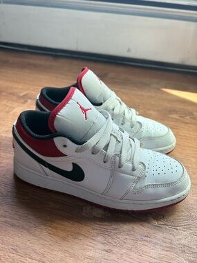 Nike Jordan’s 5.5Y or Women’s 7